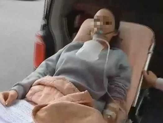 Bon nguoi hon me vi khong tat dong co oto khi ngu hinh anh