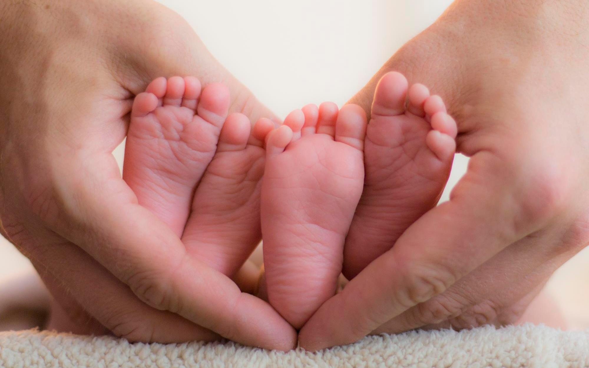 Cap song sinh o Sai Gon dinh lien, chi co mot hau mon hinh anh