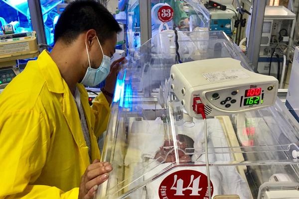 Mẹ ung thư từ chối điều trị ảnh 1 Me ung thu tu choi dieu tri anh 1