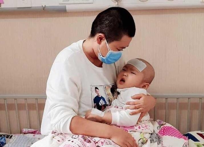 Me ke cat toc, ban nha vao vien cham con chong hinh anh