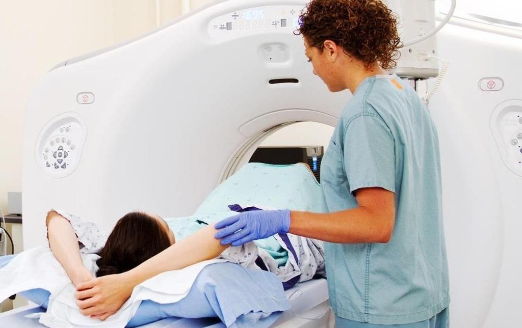 Tam soat benh bang CT scan tren nguoi khoe chi co loi cho benh vien hinh anh