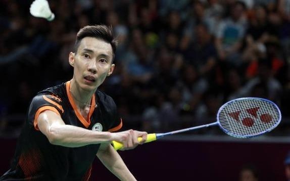 Tay vot cau long so mot the gioi phai giai nghe vi ung thu hinh anh