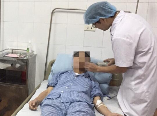 Nam thanh niên bị sưng hàm trái ảnh 1 Nam thanh nien bi sung ham trai anh 1