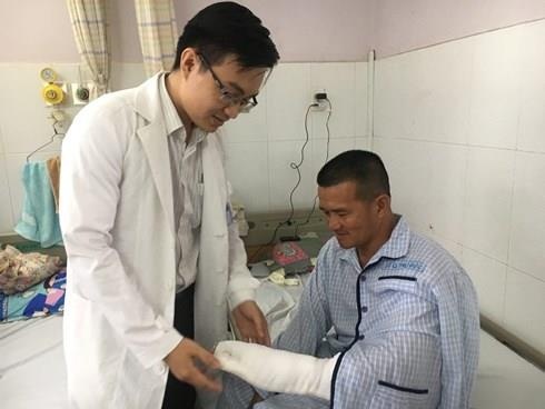 Phẫu thuật nối gân tay ảnh 1 Phau thuat noi gan tay anh 1