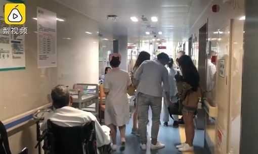 Bị gout vì uống bia hàng ngày ảnh 2 Bi gout vi uong bia hang ngay anh 2