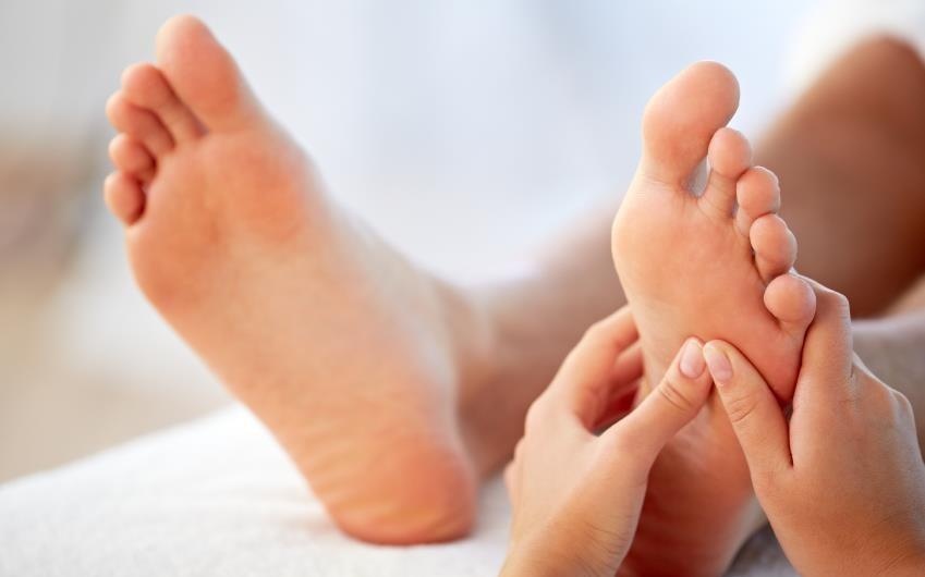 Ba bau bi say thai, chet nao khi di massage chan hinh anh