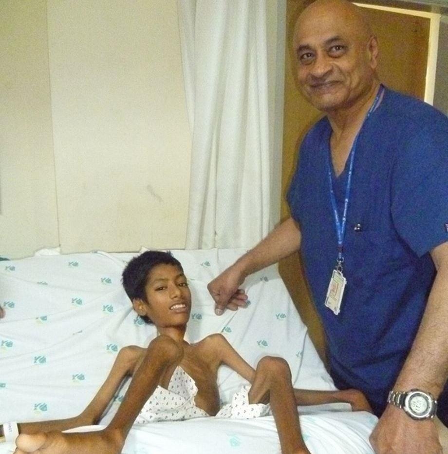 Cậu bé nhìn thế giới lộn ngược ảnh 2 Cau be nhin the gioi lon nguoc anh 2