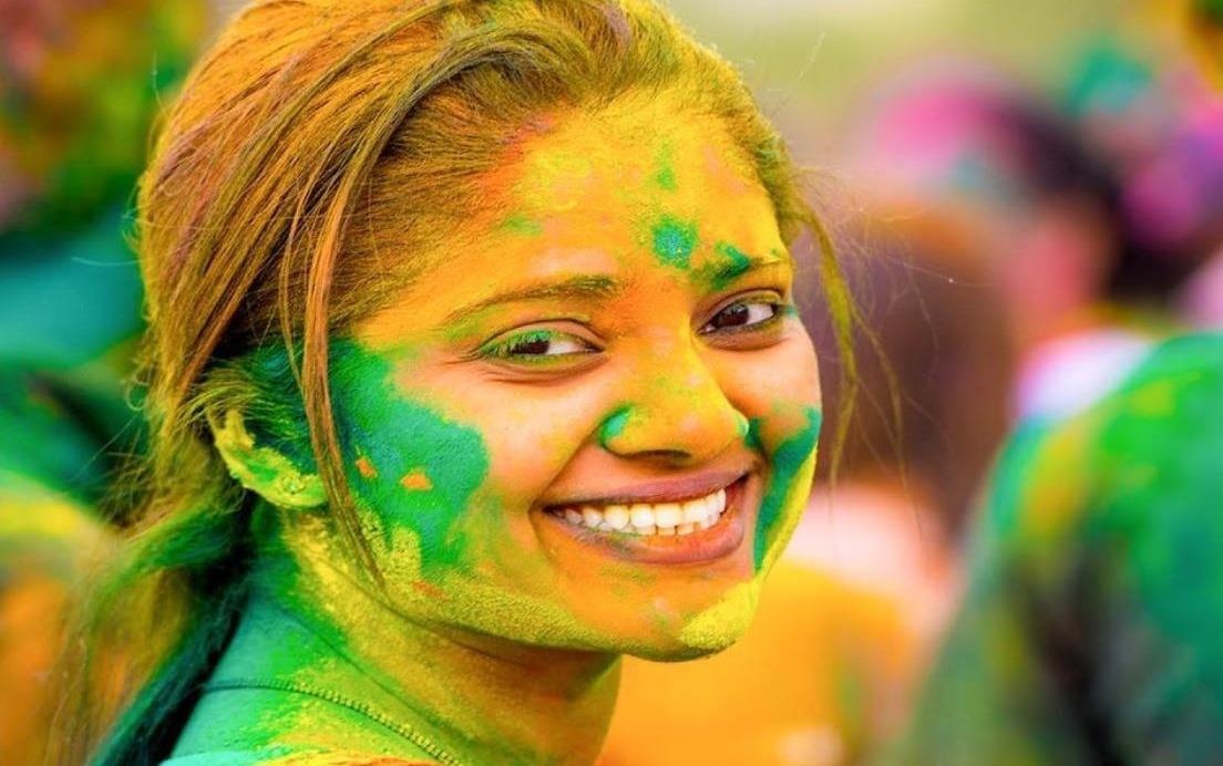 Vi sao trang, xanh la cay la mau sac nguy hiem nhat trong lich su? hinh anh