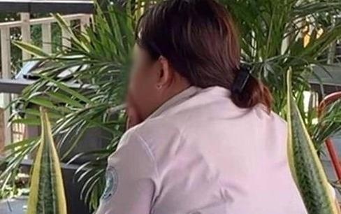 Hoc sinh vo tu dua 'thu pham' gay benh tat vao co the hinh anh
