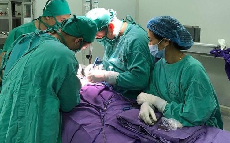 Tinh hoan lac cho o tre, khong chua som de vo sinh hinh anh