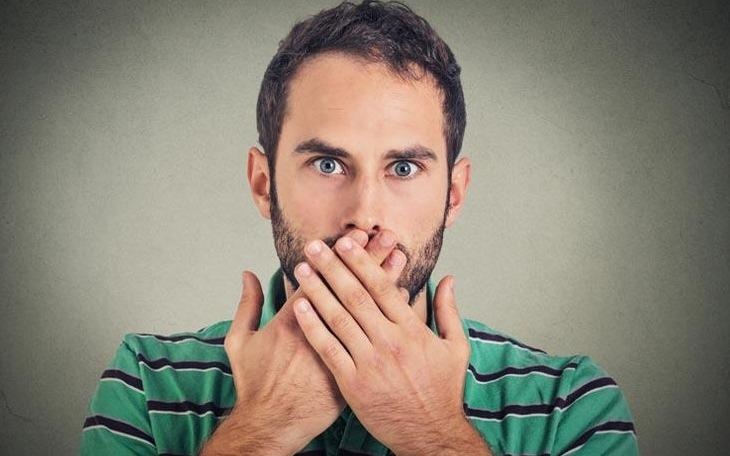 Nguoi dan ong nac cut khong ngung suot 3 nam hinh anh