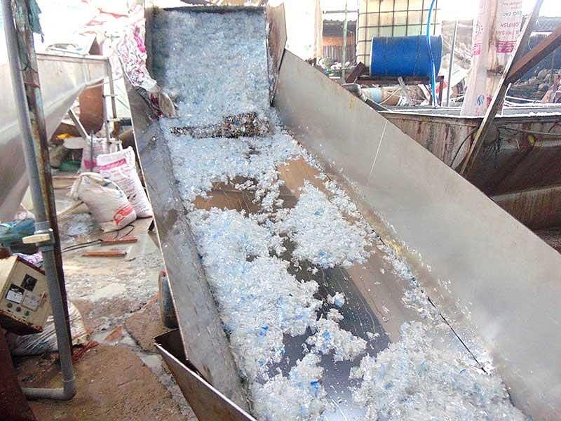 Rac thai benh vien anh 2