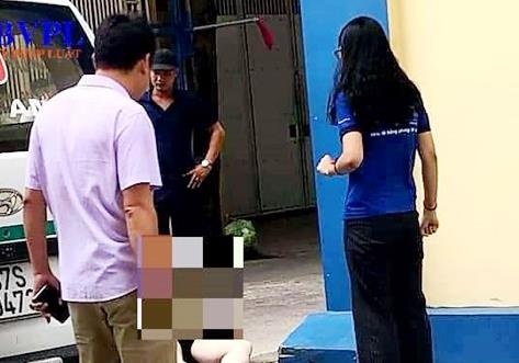 Thay giao nuoc ngoai day tieng Anh roi tu tang 4 xuong dat tu vong hinh anh