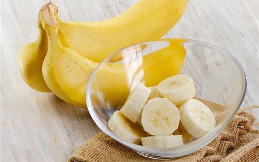 Sai lam khi an chuoi vao buoi toi hinh anh