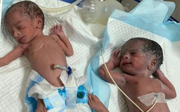 Cu ba 73 tuoi sinh hai be gai hinh anh