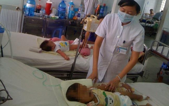 Bao dong tinh trang bac si benh vien cong nghi viec hinh anh