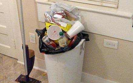 Hoc sinh nhap vien vi bi giao vien ep an rac hinh anh