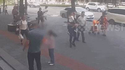 Be gai bi cua kinh tang 11 roi vao dau hinh anh