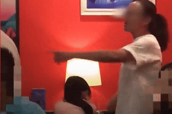 Co gai bi nguoi me chui mang vi nhac nho con gay on hinh anh