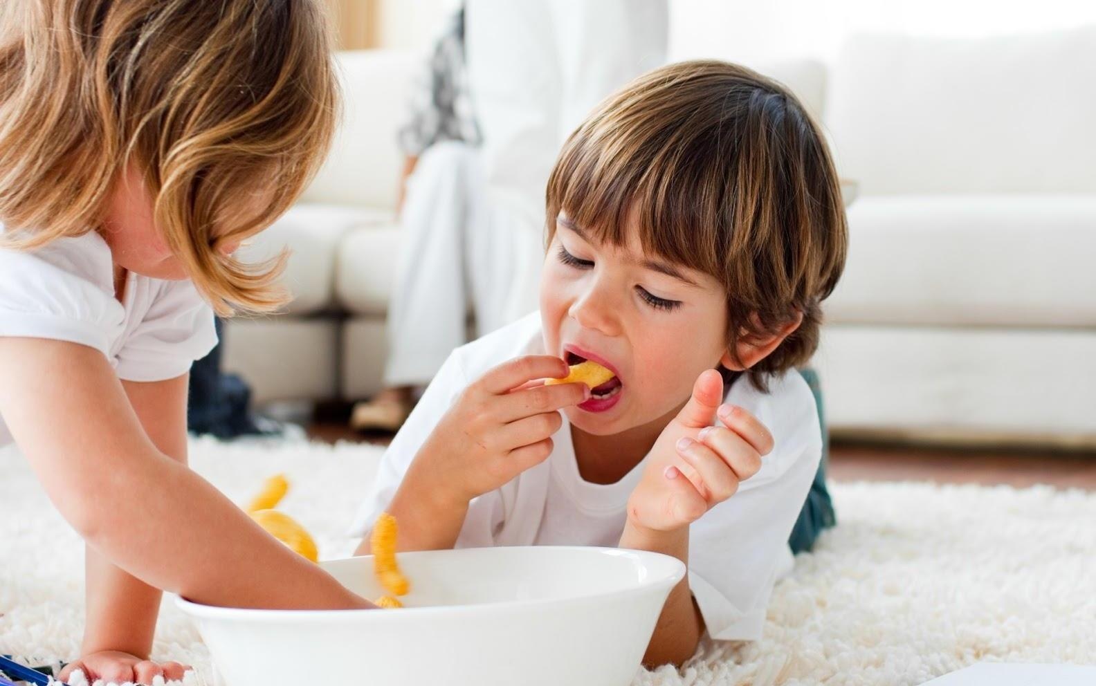 95% thuc pham danh cho tre em o My chua kim loai doc hai hinh anh