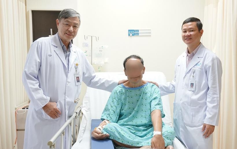 Sut can dot ngot, nguoi dan ong Campuchia co khoi u nang 1 kg hinh anh