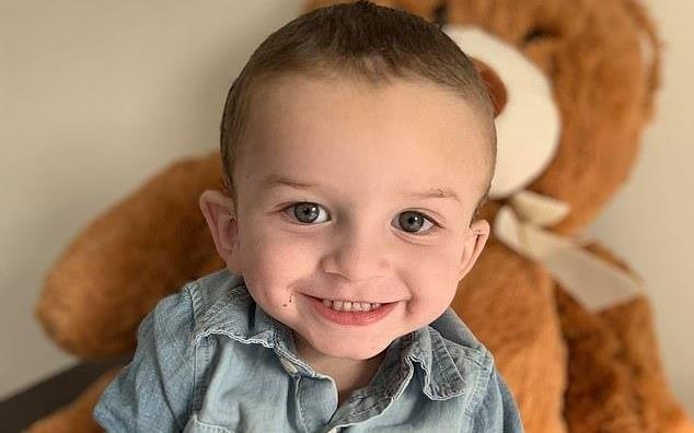 Cau be chap chung buoc di sau 2 ngay mo nao tri benh hiem hinh anh