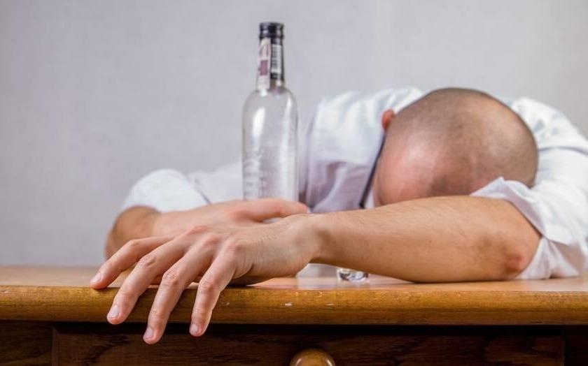 Hoi chung khien nguoi benh khong uong van say hinh anh