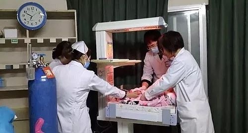 Bé sơ sinh bị mẹ bỏ rơi ảnh 2 Be so sinh bi me bo roi anh 2