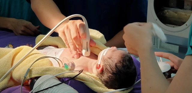 Trẻ nguy kịch sau sinh ảnh 1 Tre nguy kich sau sinh anh 1