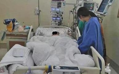 Be trai nguy kich vi bi van dieu hoa tu tang 22 roi vao dau hinh anh