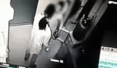 Cau be 9 tuoi bi danh suot 40 phut vi khong ngu trua hinh anh