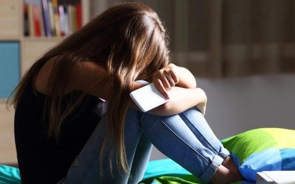 Nu sinh mac benh tram cam uong thuoc chong say xe de tu tu hinh anh