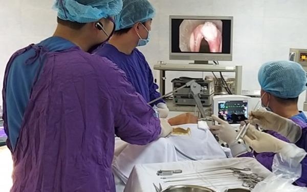 Hut hon mot bao thuoc moi ngay, te bao ung thu sinh soi trong co hong hinh anh