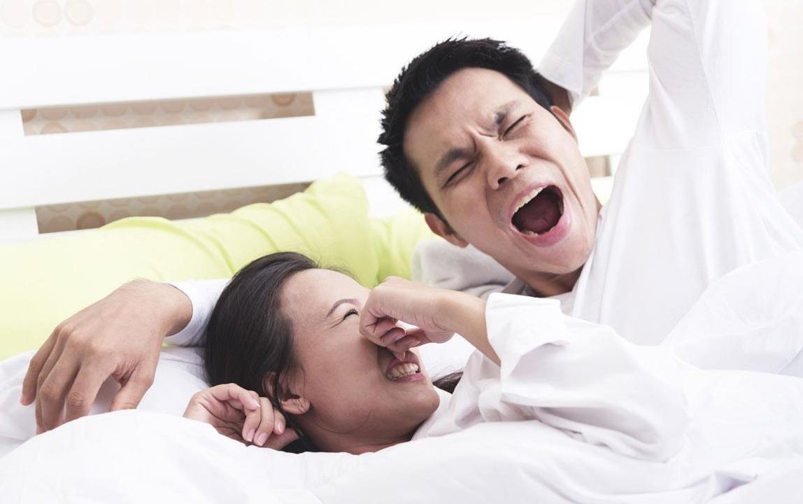 Tai sao ban bi hoi mieng vao buoi sang? hinh anh