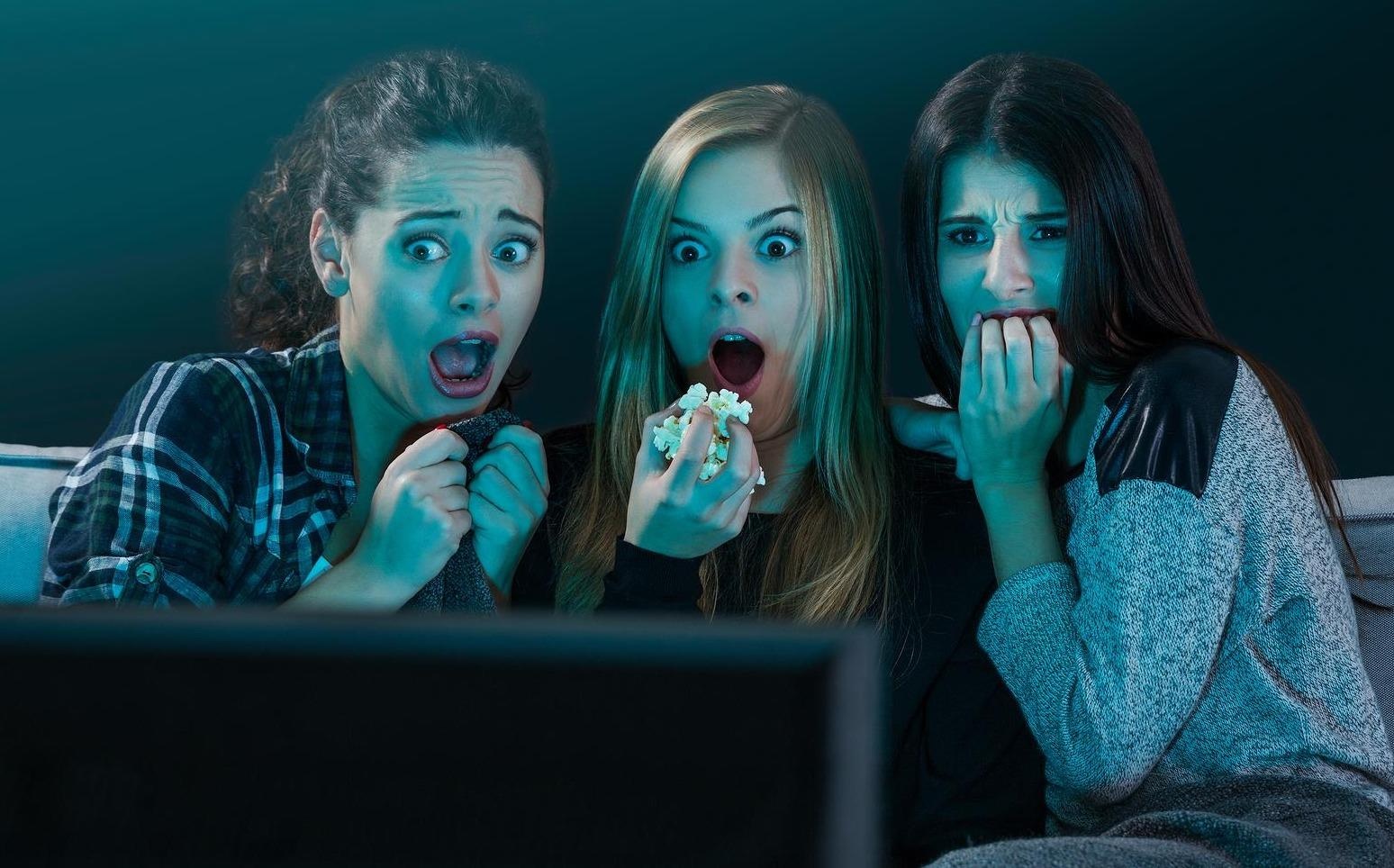 Tai sao nhieu nguoi thich xem phim kinh di? hinh anh