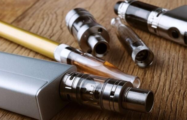 Chat trong thuoc la dien tu gay ton thuong phoi hinh anh