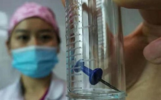 Ghim nhon nam mot thang trong khi quan cua cau be 11 tuoi hinh anh