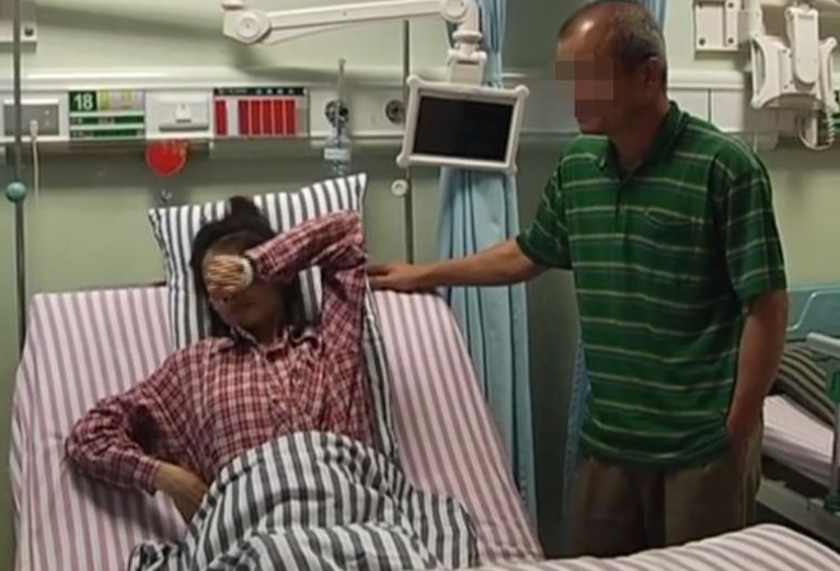 Phu nu 41 tuoi mang thai trong khoang bung hinh anh