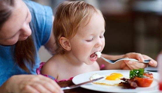 3 thuc pham pho bien giup tre tang can nhanh hinh anh