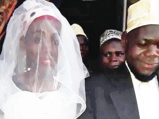 Phat hien vo la dan ong sau hai tuan ket hon hinh anh