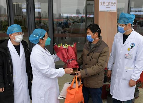 892 benh nhan nhiem virus corona o Trung Quoc da xuat vien hinh anh