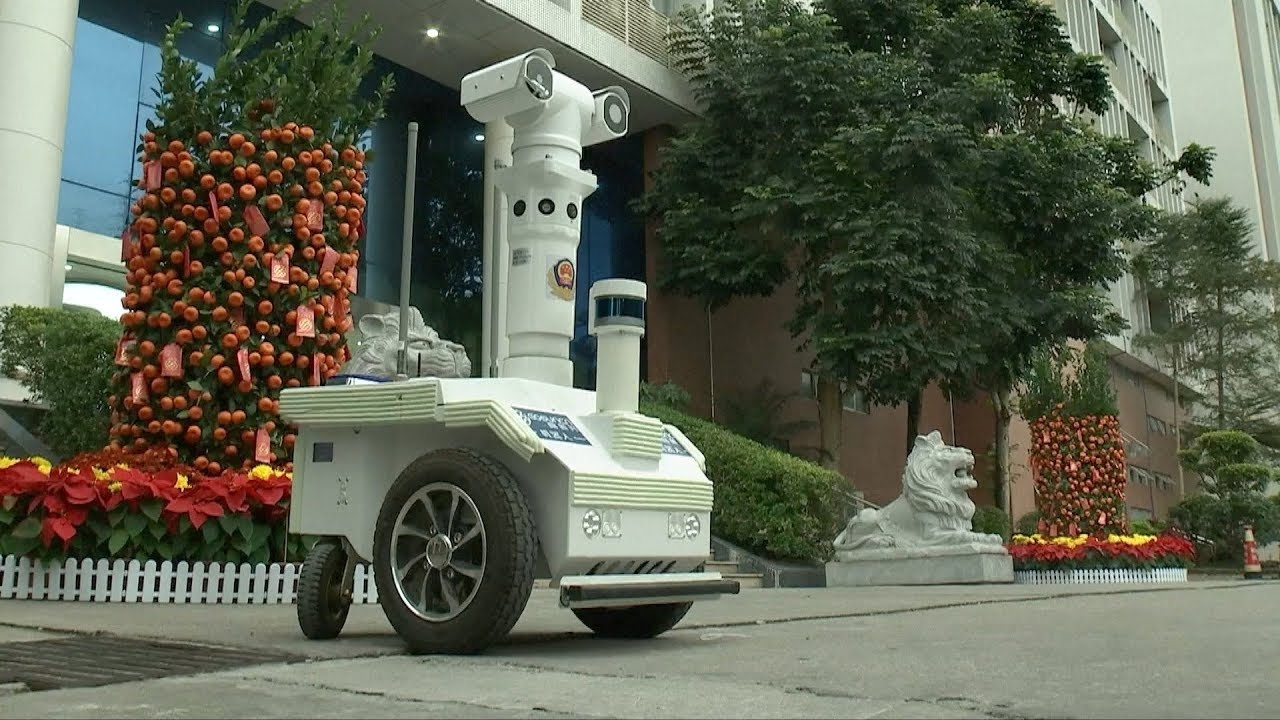 Robot ket noi 5G duoc su dung de giam lay nhiem nCoV hinh anh