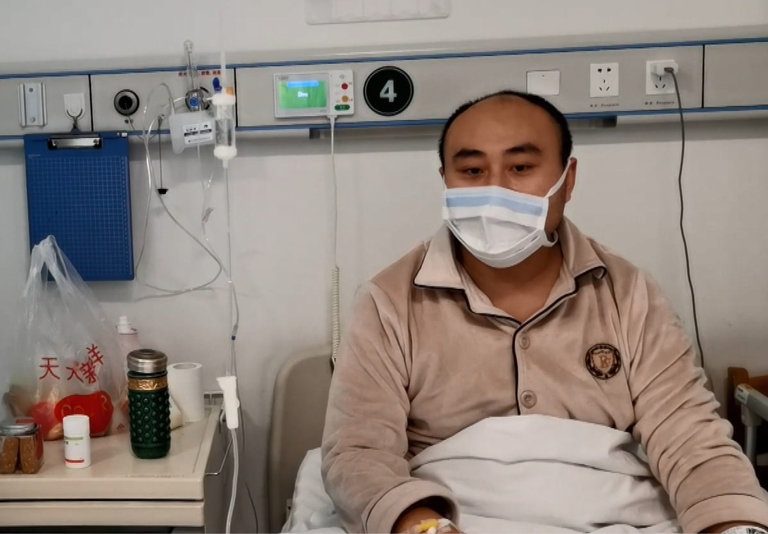 Ben trong phong cham soc tich cuc benh nhan nhiem Covid-19 o Vu Han hinh anh