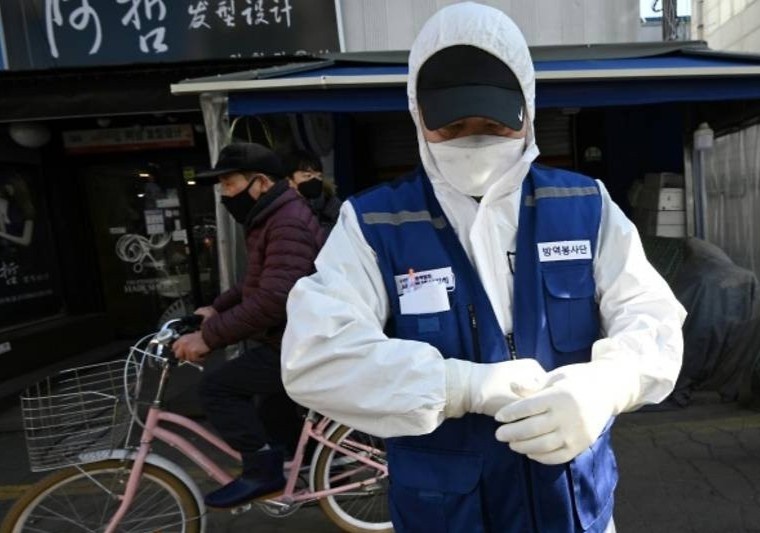 Cach ly 14 ngay voi nguoi nhap canh tu Han Quoc co bieu hien sot, ho hinh anh