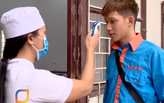 Tat ca truong nghe tro lai hoat dong hinh anh