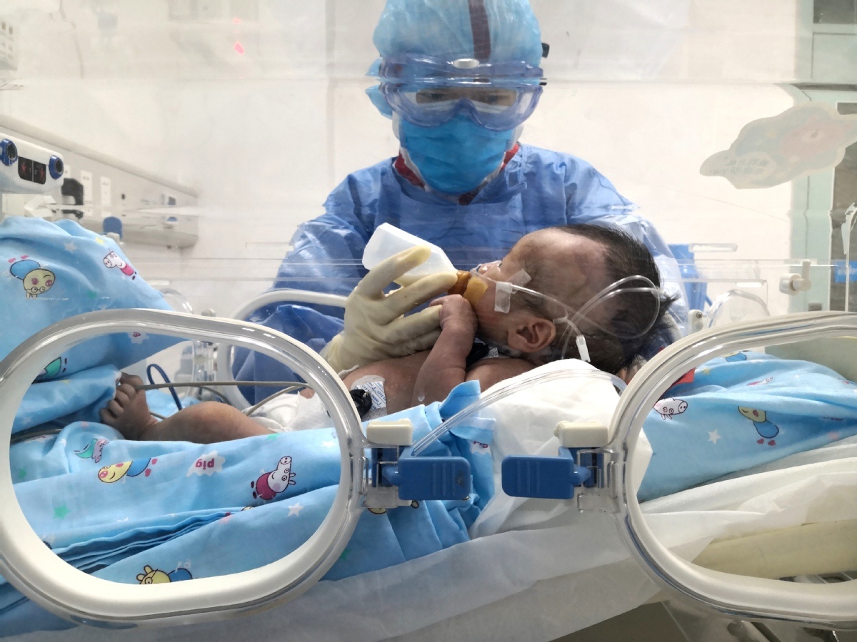Bệnh nhi 5 ngày tuổi nhiễm Covid-19 ảnh 1 Benh nhi 5 ngay tuoi nhiem Covid-19 anh 1