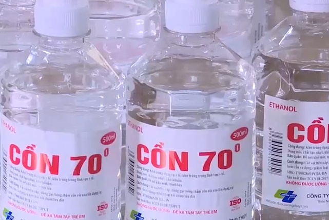 Hang nghin chai con y te bi lam gia hinh anh