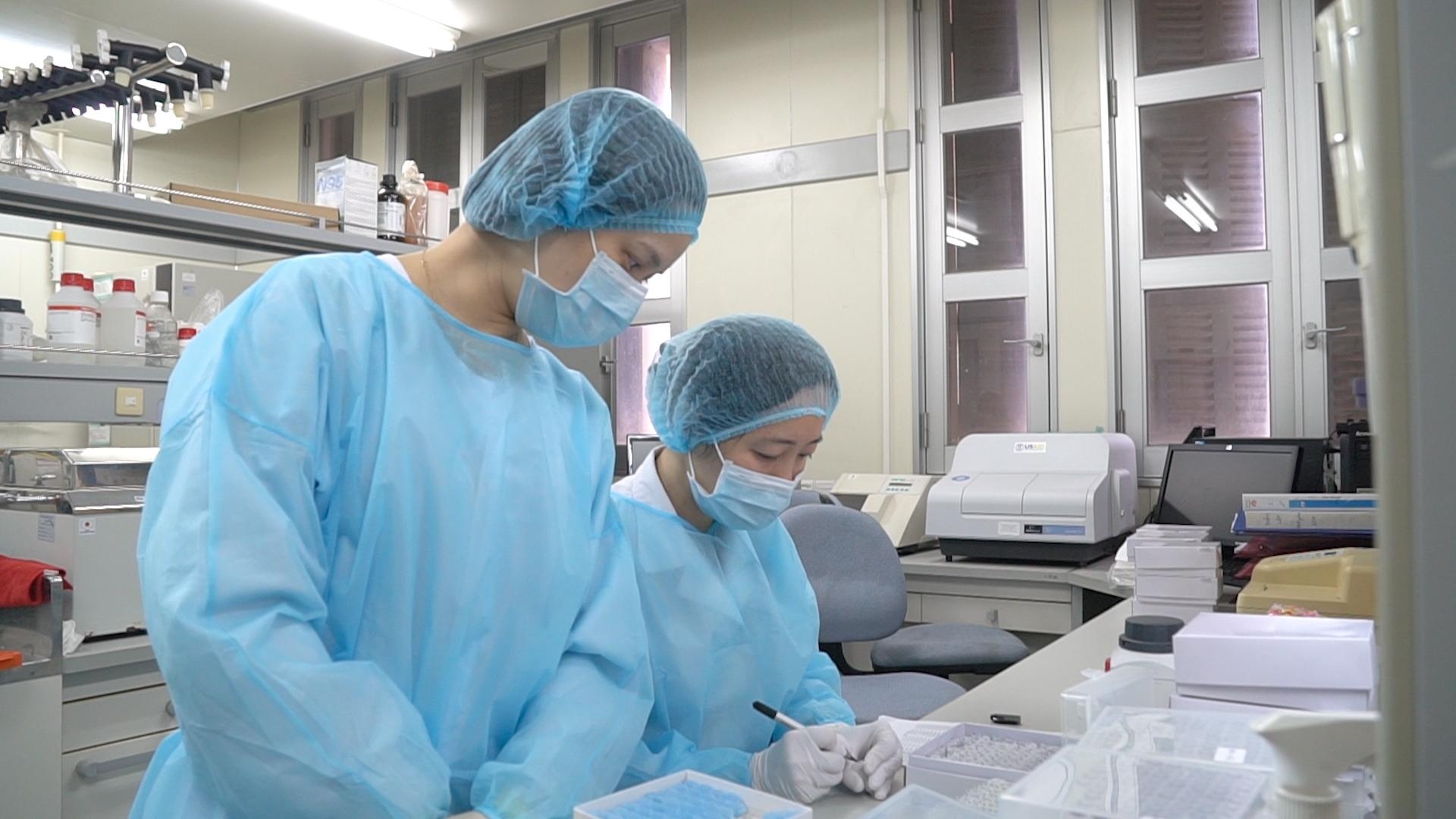 6 nguoi tiep xuc gan benh nhan thu 52 am tinh voi Covid-19 hinh anh