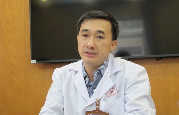 Giam doc Benh vien K khuyen cao nguoi bi ung thu doi pho dich Covid-19 hinh anh