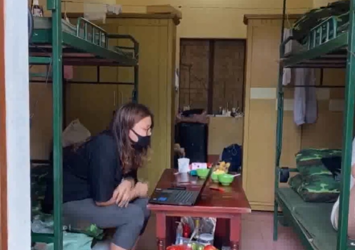 Day hoc online trong khu cach ly hinh anh